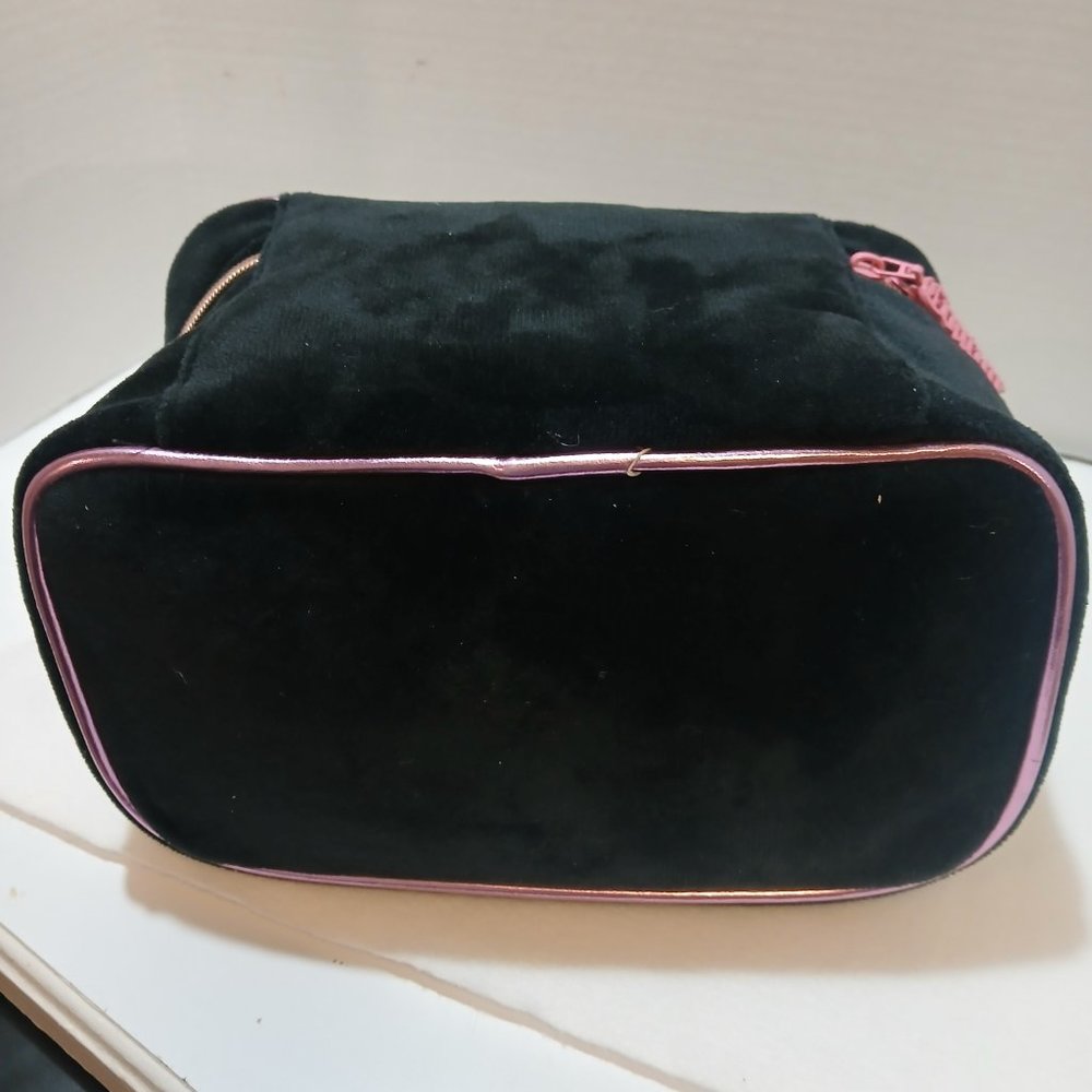 Juicy Couture Women's Cosmetics Train Case Black Velour with Pink rhinestones - Picture 7 of 7